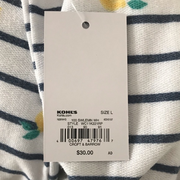 ‼️SALE‼️Very Summery Woman’s Top With Lemons - Picture 2 of 4